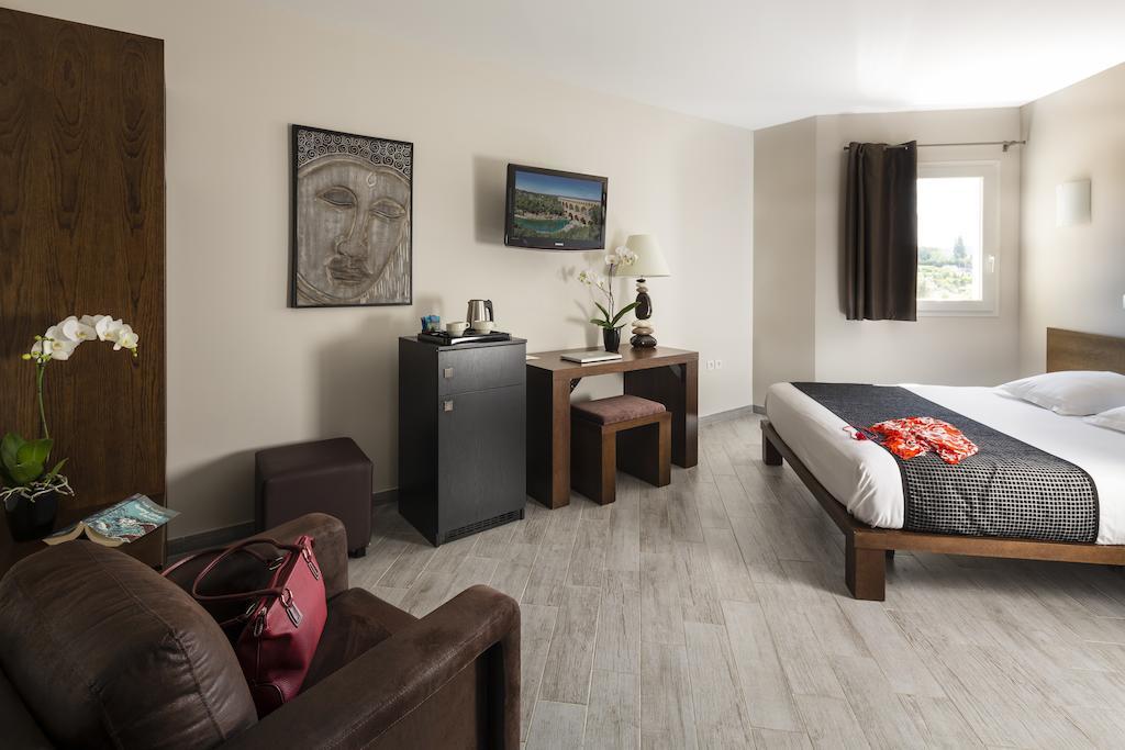 Le Ya'Tis Hotel Saint Laurent des Arbres Bagian luar foto