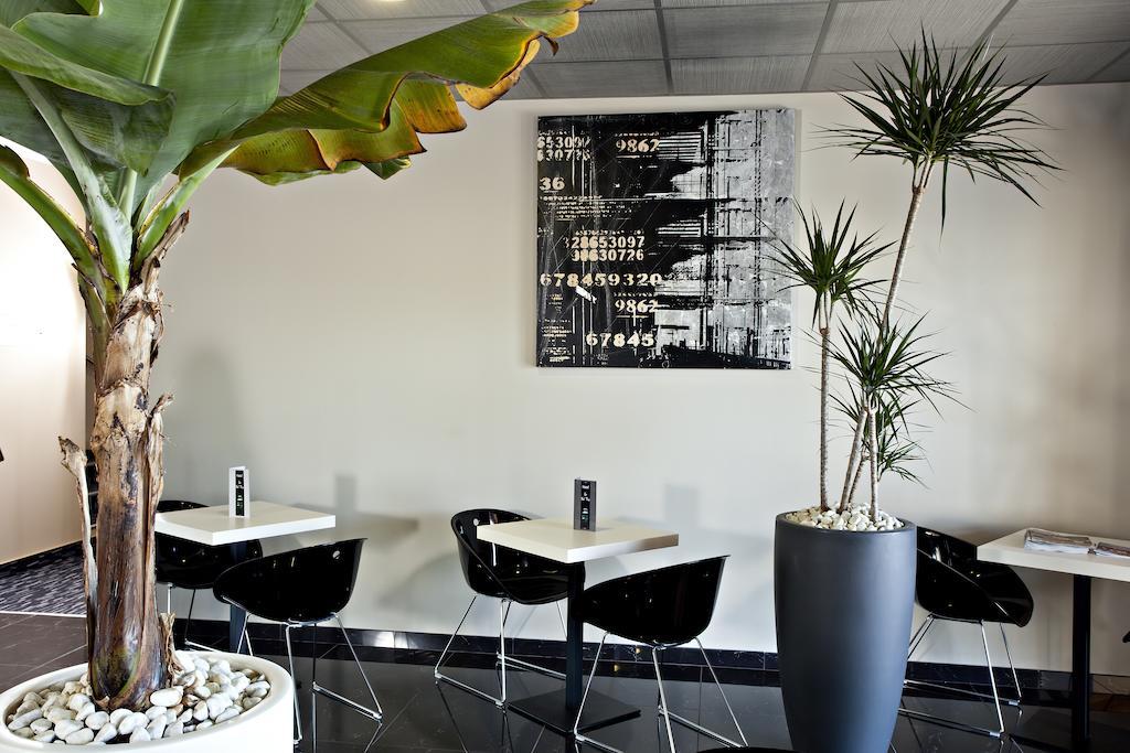 Le Ya'Tis Hotel Saint Laurent des Arbres Bagian luar foto