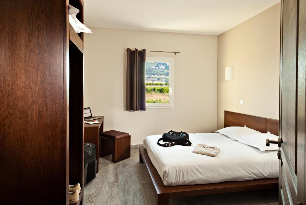 Le Ya'Tis Hotel Saint Laurent des Arbres Ruang foto