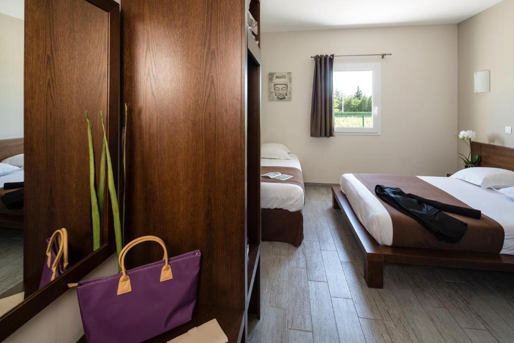 Le Ya'Tis Hotel Saint Laurent des Arbres Ruang foto