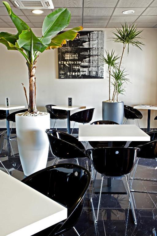 Le Ya'Tis Hotel Saint Laurent des Arbres Bagian luar foto