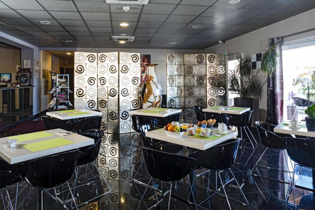 Le Ya'Tis Hotel Saint Laurent des Arbres Bagian luar foto