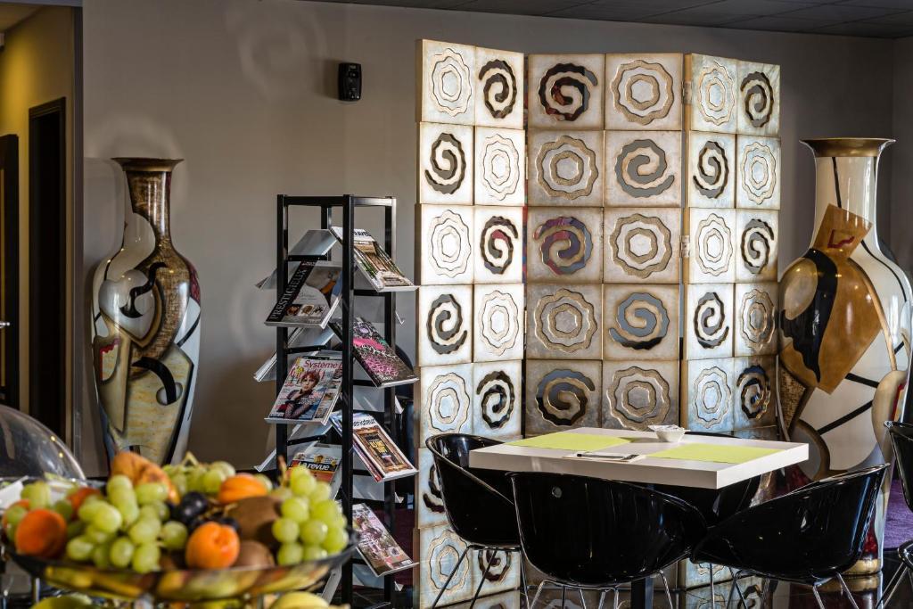 Le Ya'Tis Hotel Saint Laurent des Arbres Bagian luar foto