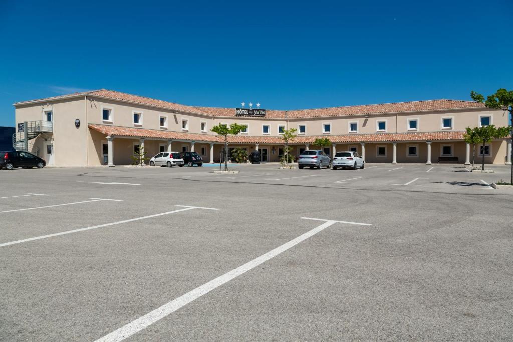 Le Ya'Tis Hotel Saint Laurent des Arbres Bagian luar foto
