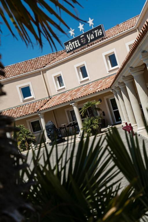 Le Ya'Tis Hotel Saint Laurent des Arbres Bagian luar foto
