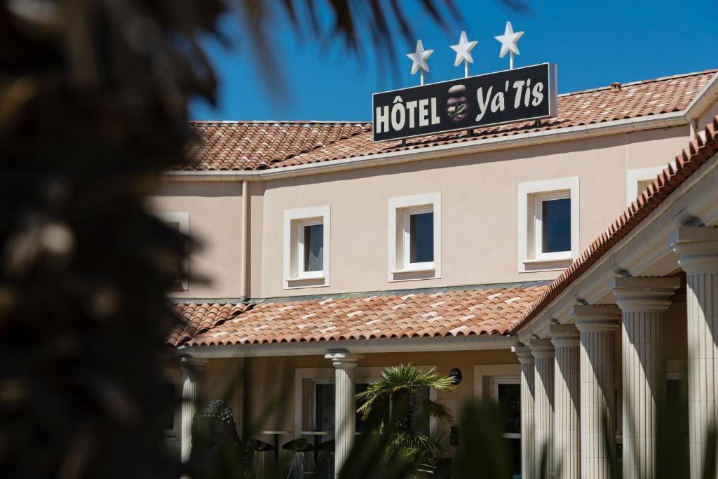 Le Ya'Tis Hotel Saint Laurent des Arbres Bagian luar foto