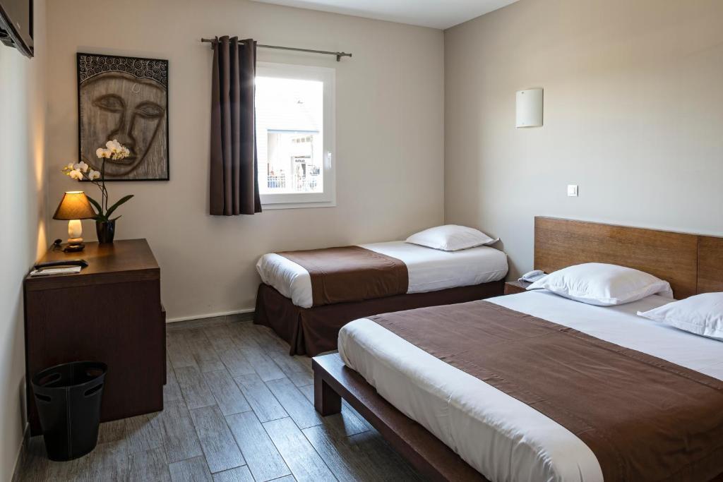 Le Ya'Tis Hotel Saint Laurent des Arbres Bagian luar foto
