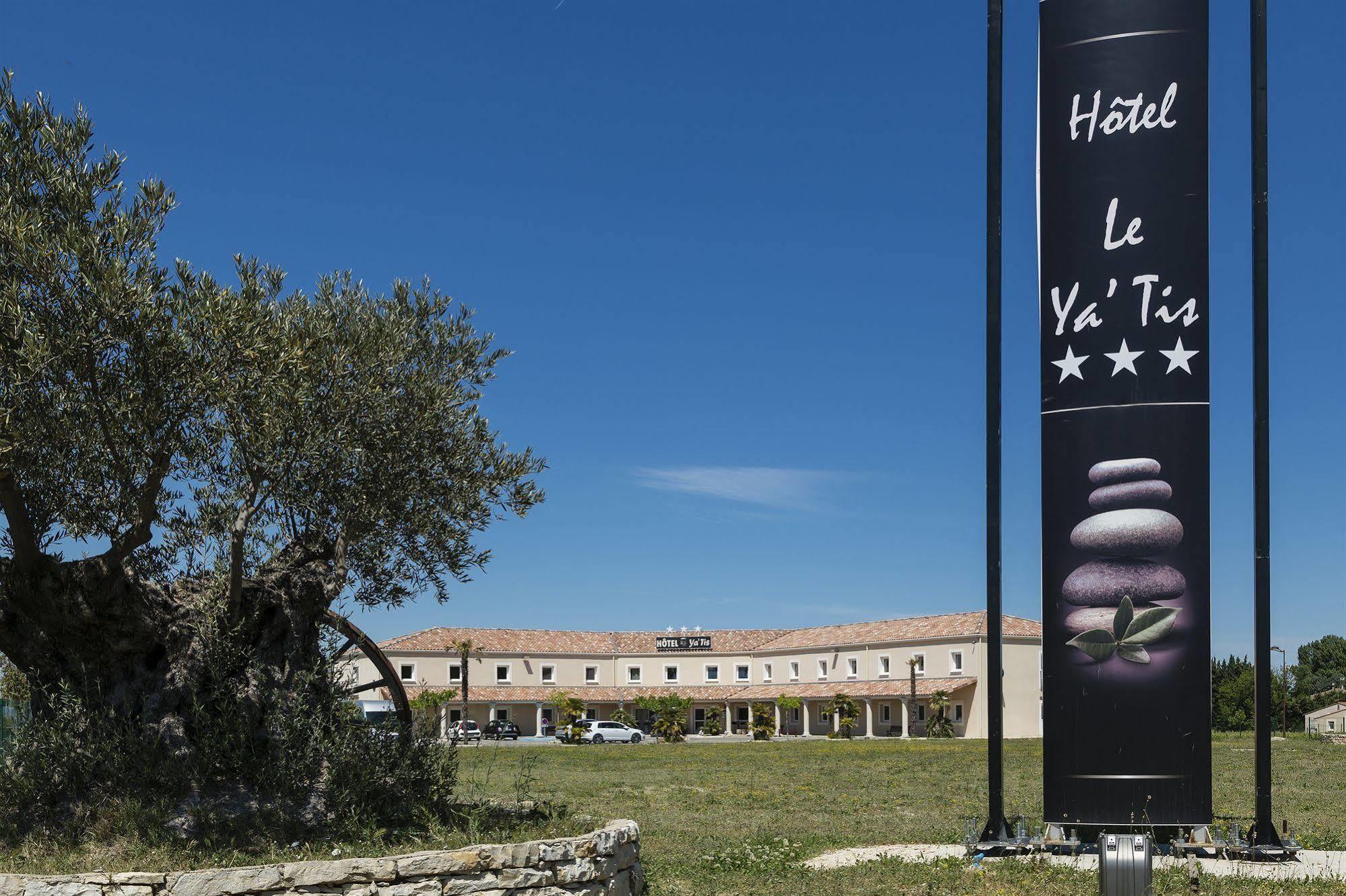 Le Ya'Tis Hotel Saint Laurent des Arbres Bagian luar foto