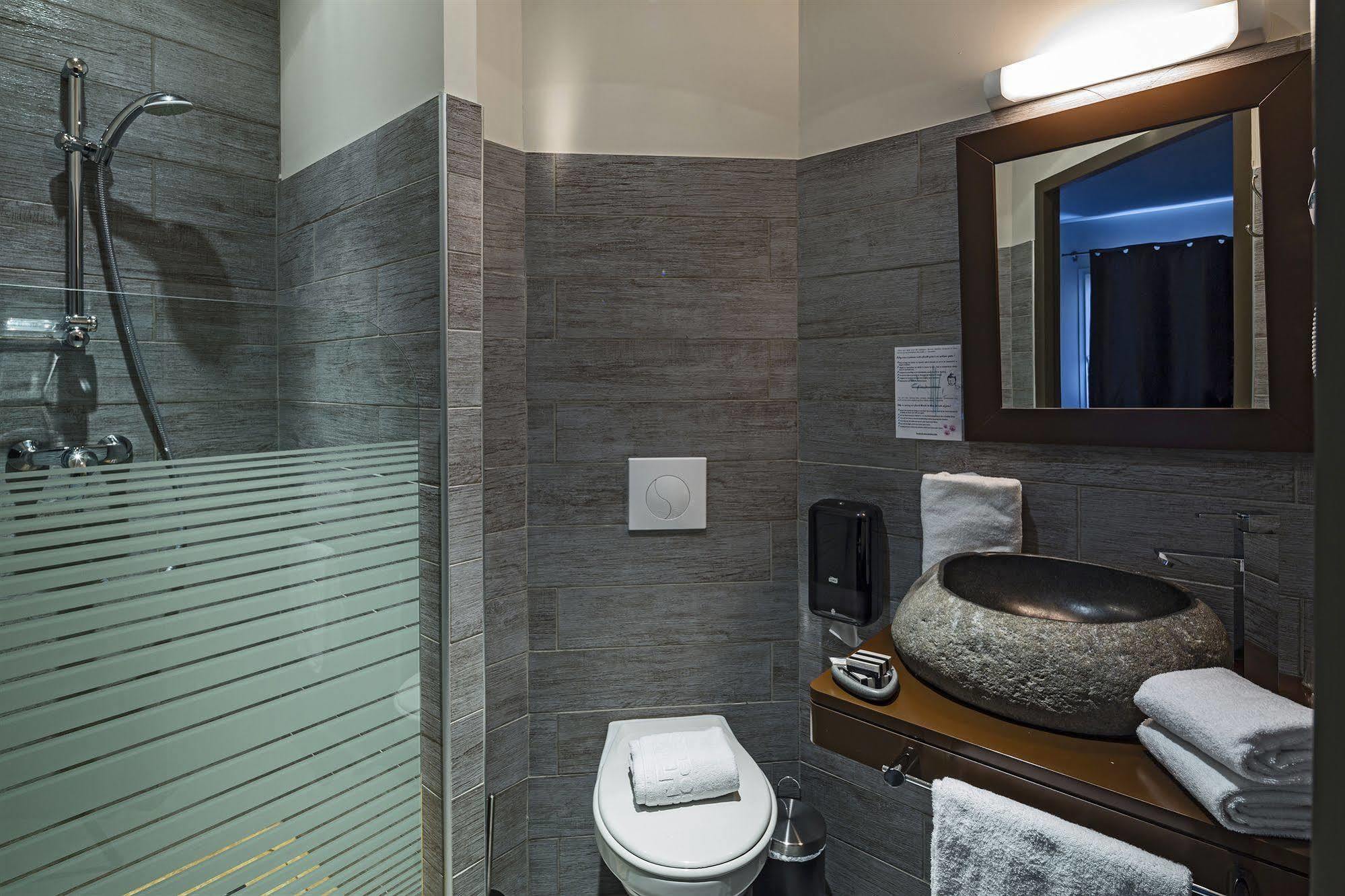 Le Ya'Tis Hotel Saint Laurent des Arbres Bagian luar foto