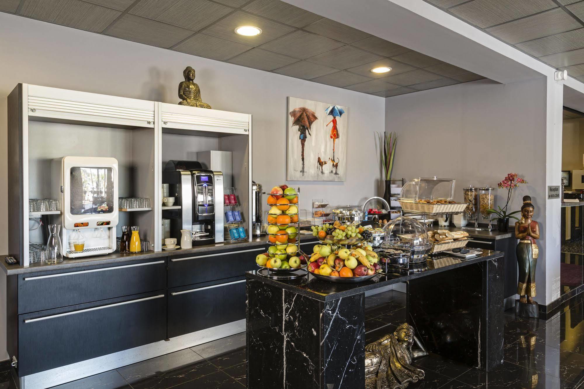 Le Ya'Tis Hotel Saint Laurent des Arbres Bagian luar foto
