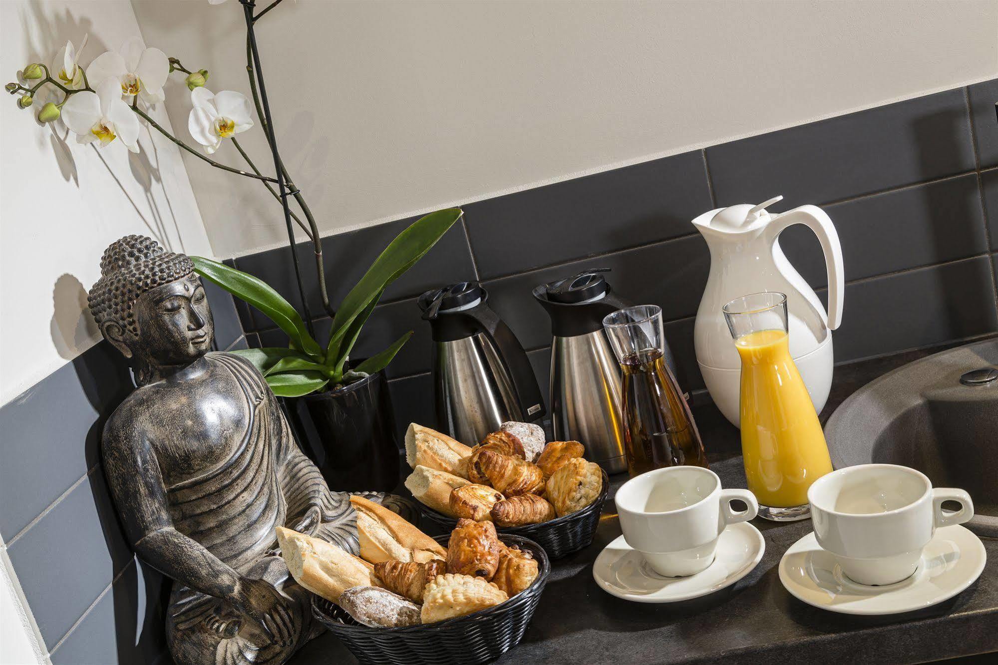 Le Ya'Tis Hotel Saint Laurent des Arbres Bagian luar foto