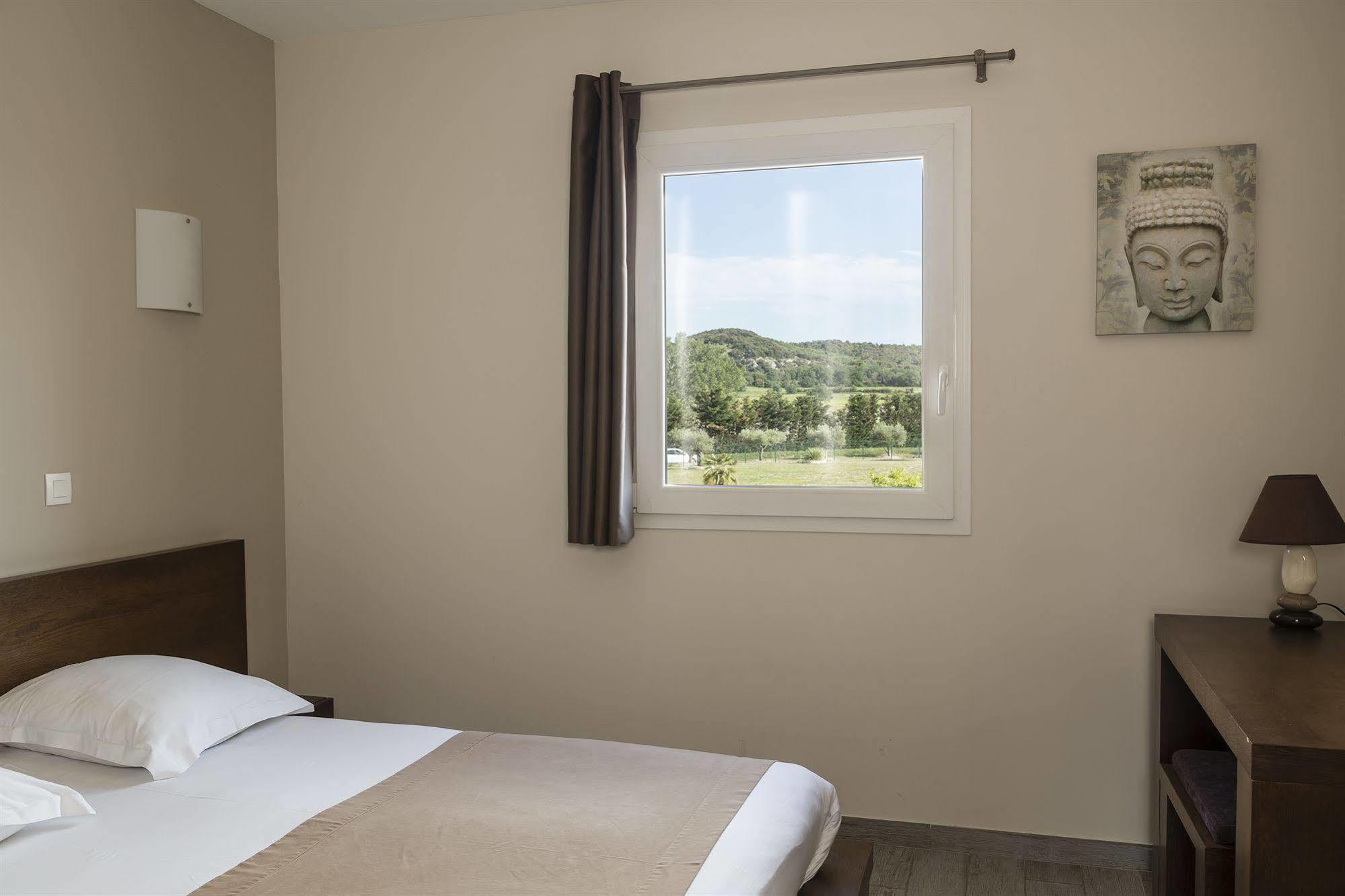 Le Ya'Tis Hotel Saint Laurent des Arbres Bagian luar foto