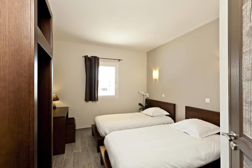 Le Ya'Tis Hotel Saint Laurent des Arbres Bagian luar foto